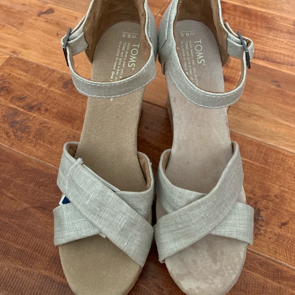 TOMS Wedge size 9.5 Brand New - Picture 2 of 6